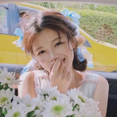 抽象画中的越南少女